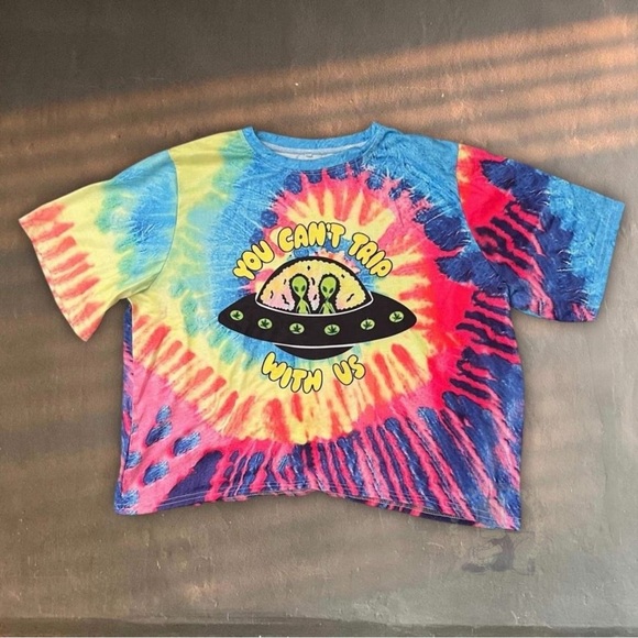 👽🛸 You Can’t Trip With Us tie-dye relaxed crop tee alien UFO - Picture 1 of 6